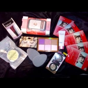 Makeup beauty bundle!!